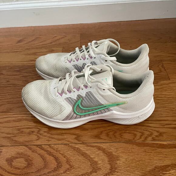 Nike Downshifter 11 White Signal Green Womens 9 Glow Running Shoes Sneakers - Picture 2 of 9
